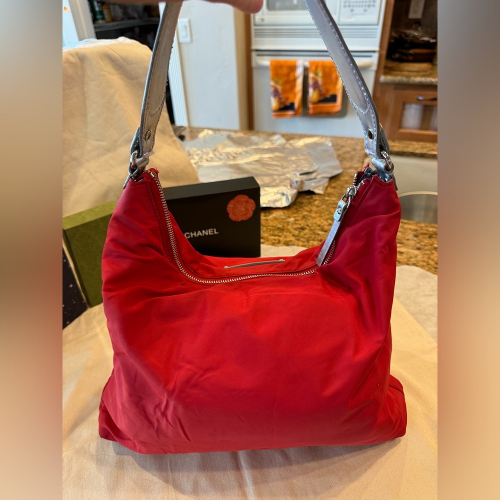 KATE SPADE RED NYLON HANDBAG PURSE SILVER FRONT & STRAP ZIPPER TOP - Picture 7 of 9